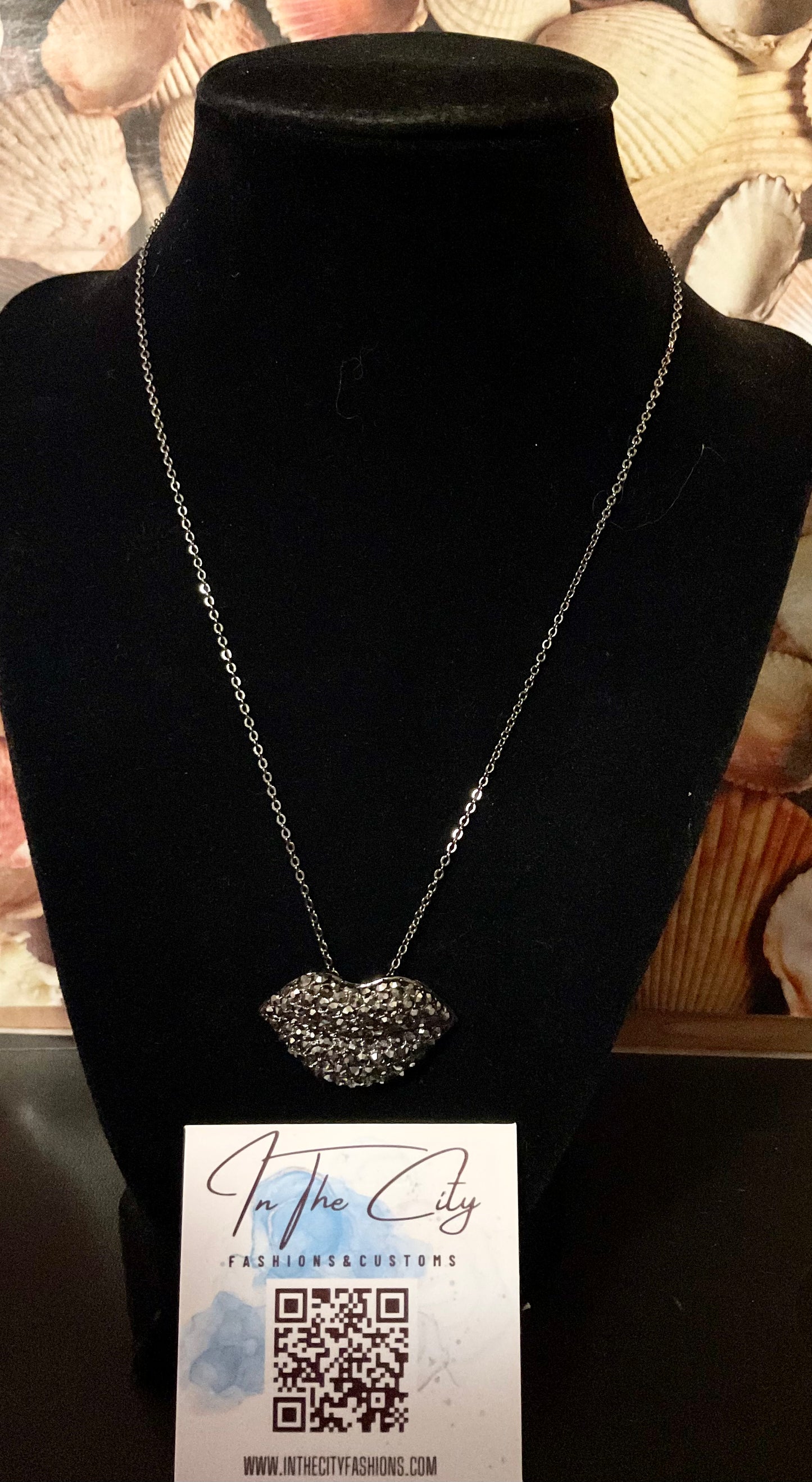 Rhinestone Lip Shape Necklace